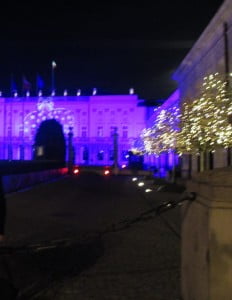 Pięknie oświetlony Pałac Prezydencki
