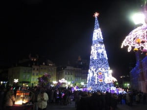 nocne tłumy przed Zamkiem Królewskim