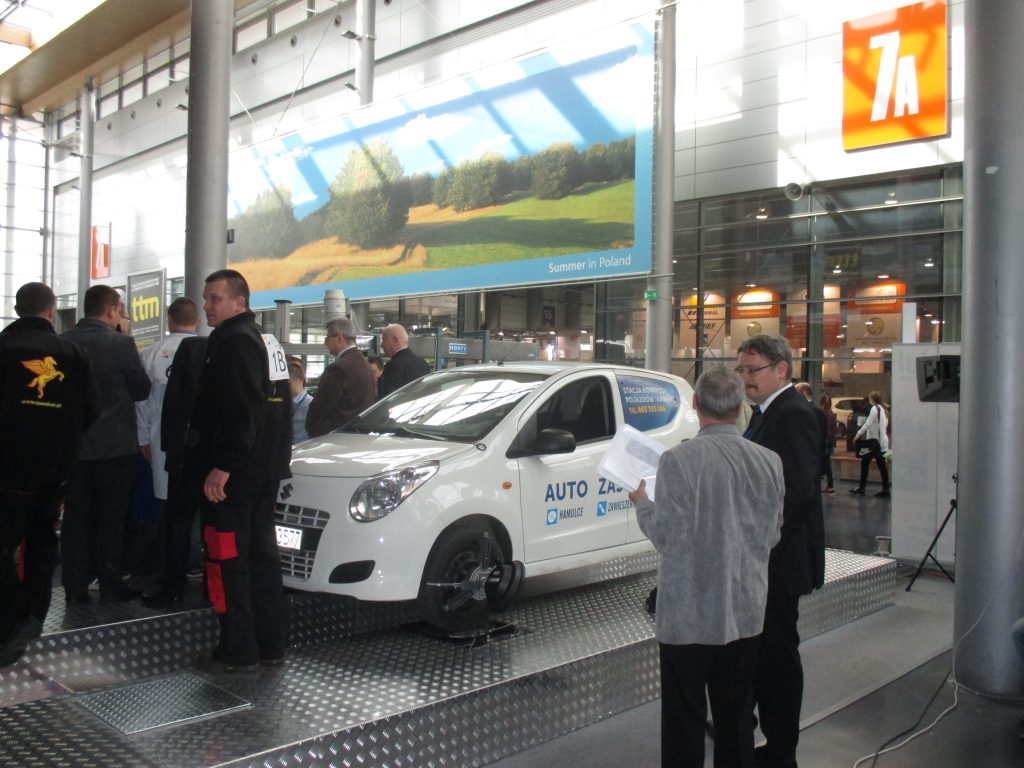 Auto specjalnie przygotowane na część praktyczną OTDS przez firmę "KAWKA" Podstawowa SKP z Chojnowa na stoisku firmy Unimetal - Złotów.