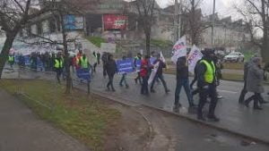 PRZEMARSZ DEMONSTRUJĄCEGO KOLEŻEŃSTWA ULICAMI WARSZAWY