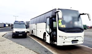 JAKIE AUTOKARY WOŻĄ NASZE DZIECI